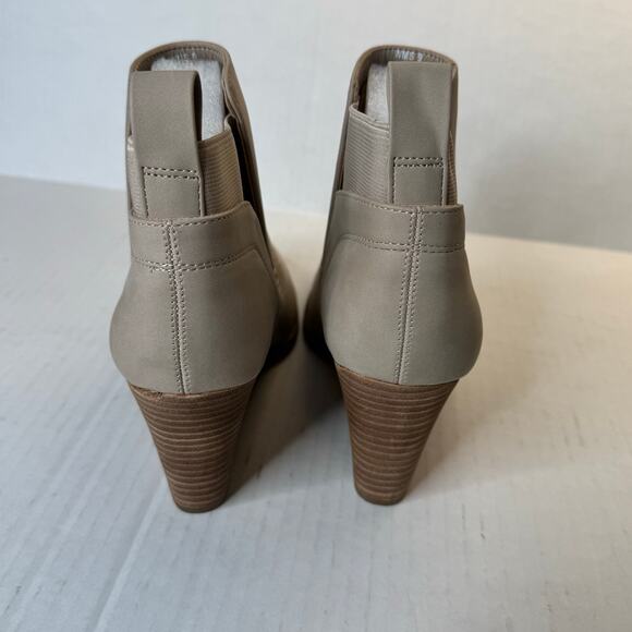 DV by Dolce Vita Gerdy Bootie - Beige NEW Size 9 - Picture 6 of 9